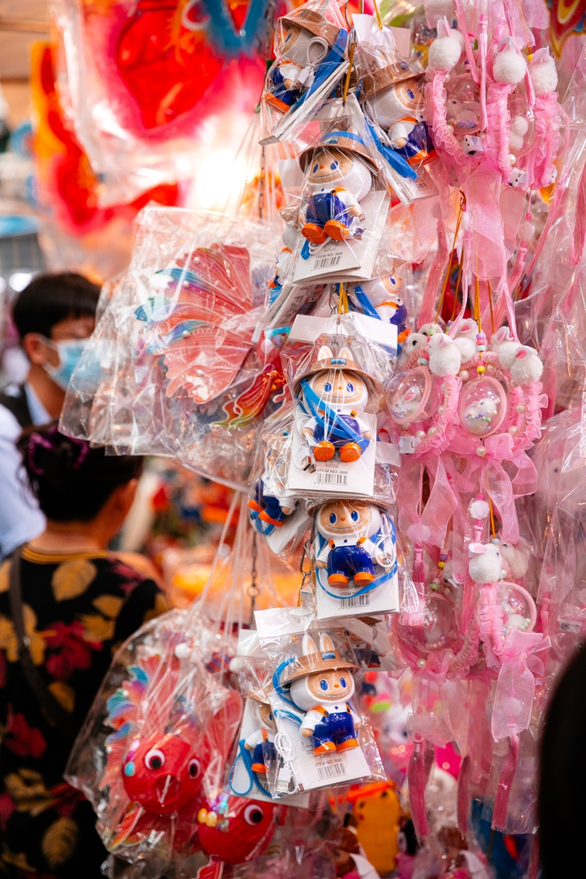 “Lồng đèn Labubu” đẹp đấy nhưng giới trẻ vẫn trung thành với lồng đèn ông sao truyền thống, lý do vì sao? - Ảnh 3