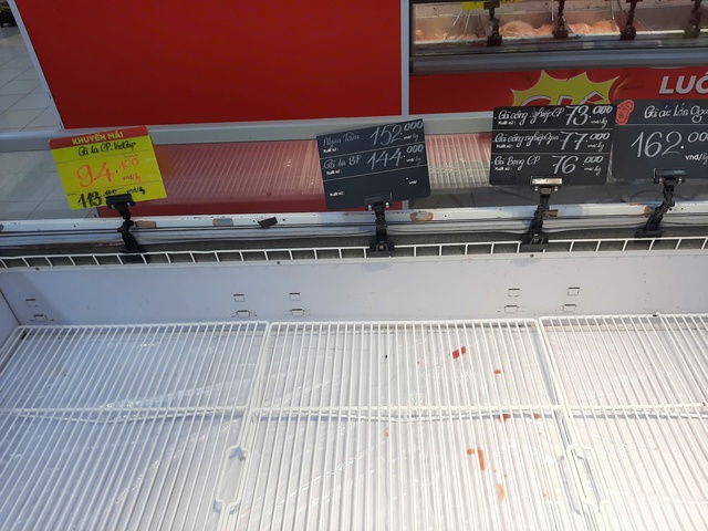 Người dân lại ùn ùn mua thực phẩm tích trữ, Bộ Công Thương khuyến cáo - Ảnh 2