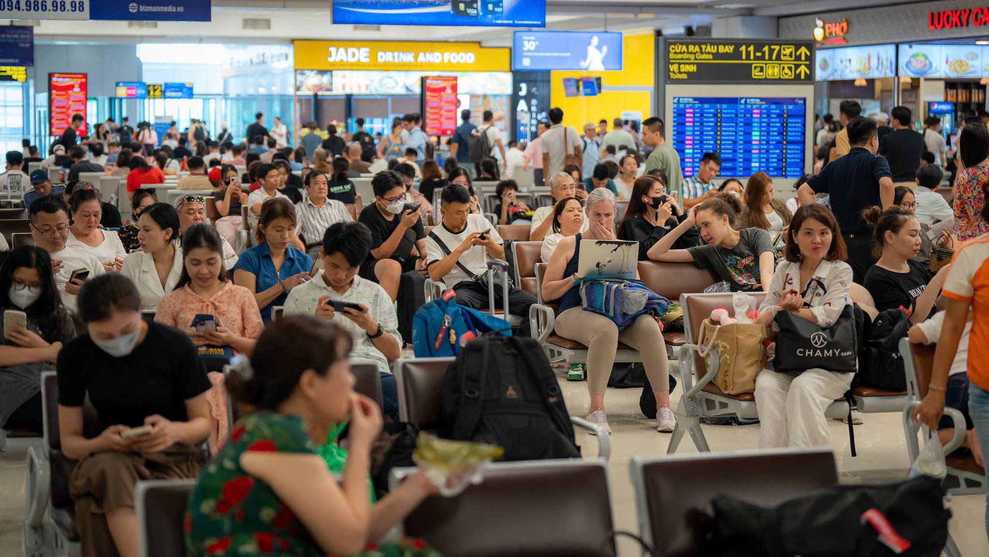 Hàng không mở bán hơn 4 triệu vé bay Tết, có vé Hà Nội-TP HCM từ 1,79 triệu đồng - Ảnh 1