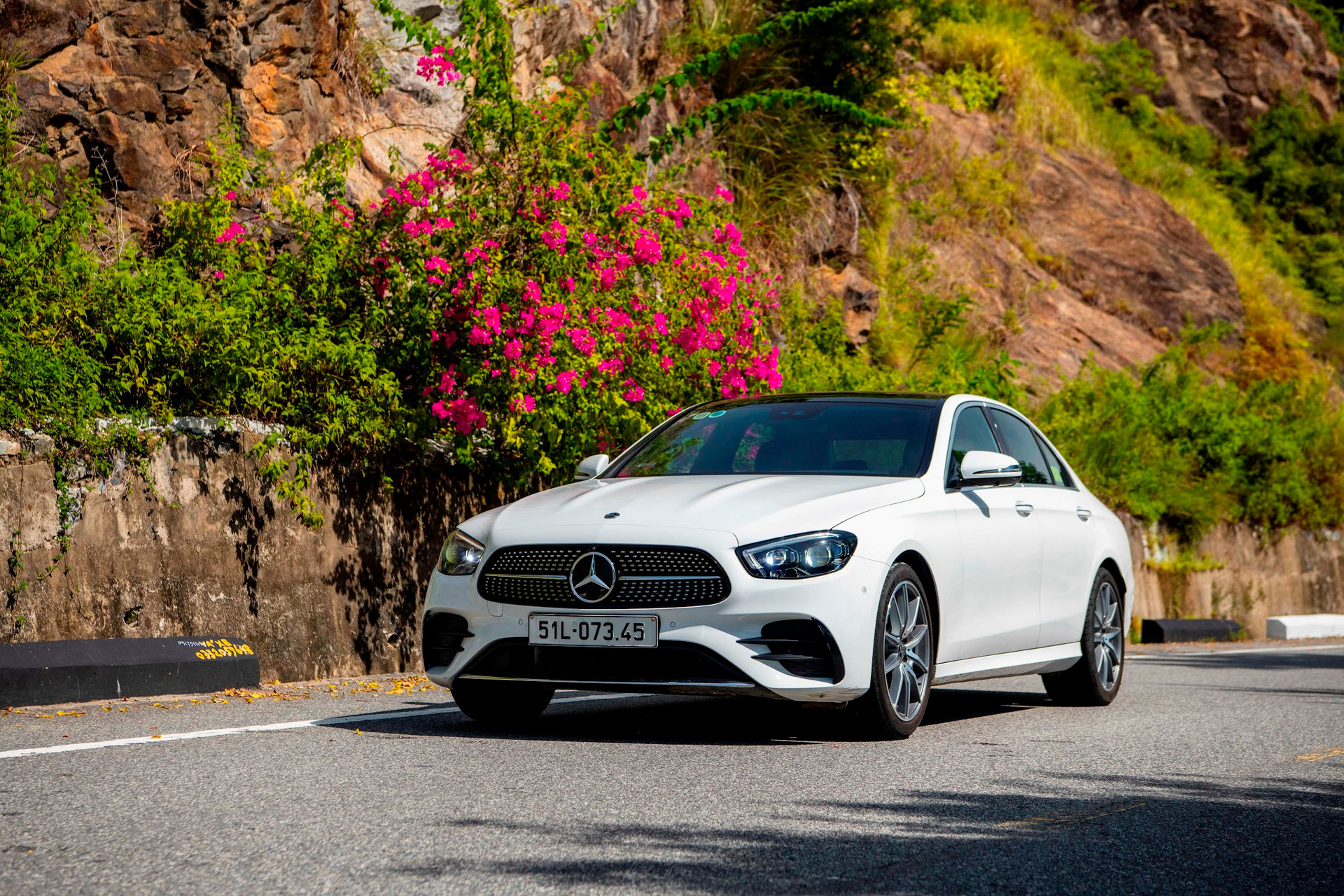 Mercedes-Benz E-Class giảm giá cao nhất 250 triệu - Ảnh 1