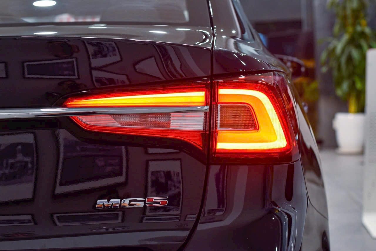 MG5 giảm giá kỷ lục còn 315 triệu tại đại lý: Rẻ hơn cả i10 bản ‘base’, chỉ còn 1 bản, hợp dân chạy dịch vụ - Ảnh 7