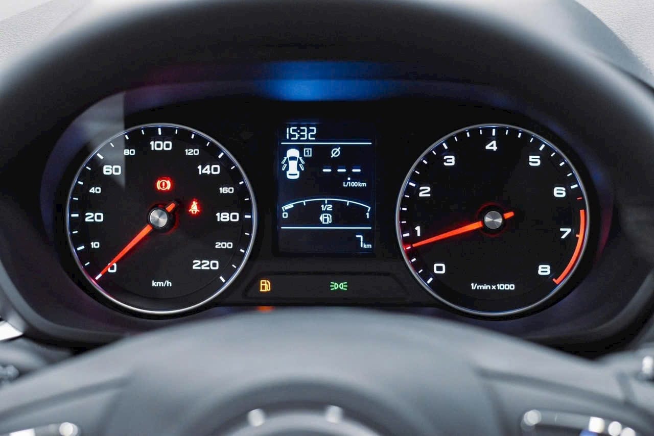 MG5 giảm giá kỷ lục còn 315 triệu tại đại lý: Rẻ hơn cả i10 bản ‘base’, chỉ còn 1 bản, hợp dân chạy dịch vụ - Ảnh 10