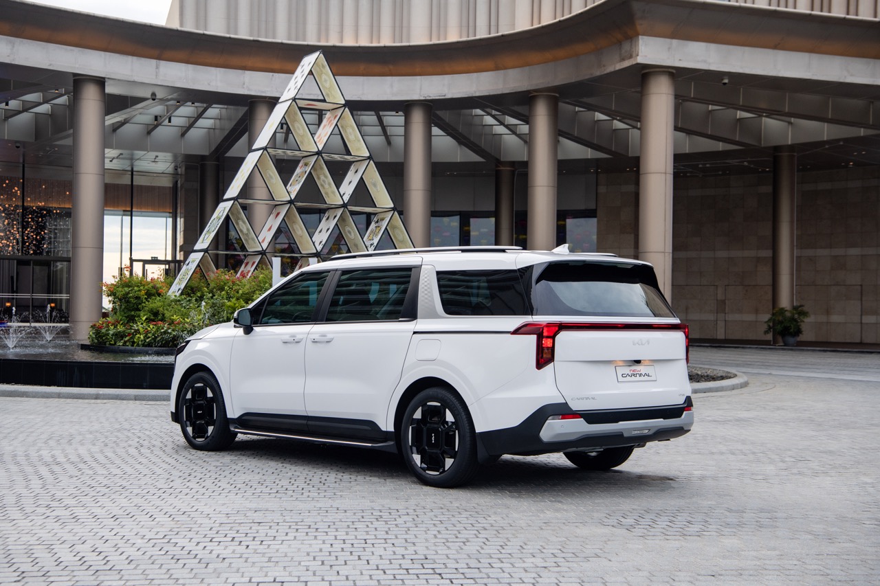 Kia Carnival 2024 ra mắt Việt Nam: 4 phiên bản giá từ 1,299 tỷ, chỉ còn máy dầu, cải tiến tiện nghi, nâng cao ADAS - Ảnh 16