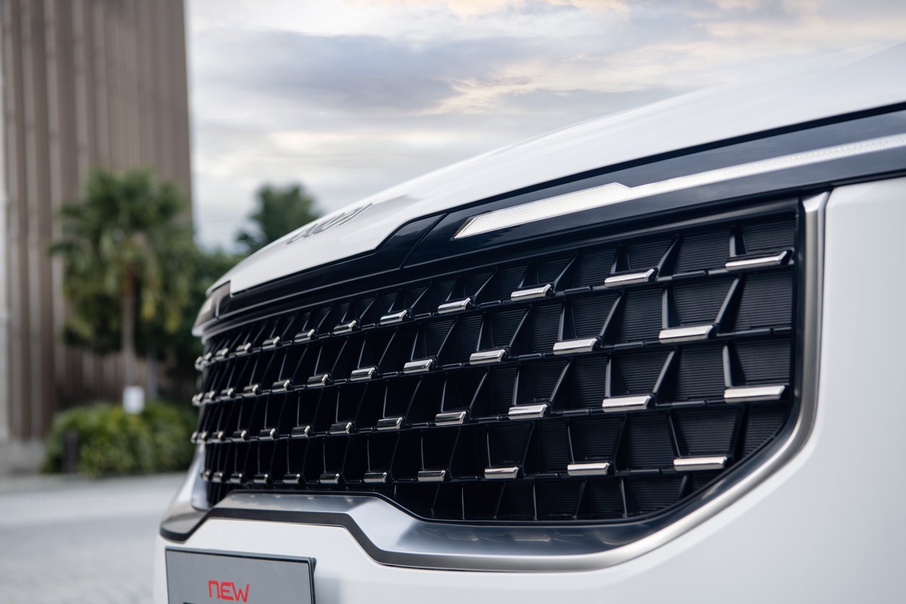 Kia Carnival 2024 ra mắt Việt Nam: 4 phiên bản giá từ 1,299 tỷ, chỉ còn máy dầu, cải tiến tiện nghi, nâng cao ADAS - Ảnh 5