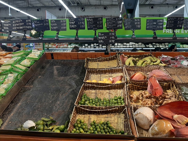 Người dân lại ùn ùn mua thực phẩm tích trữ, Bộ Công Thương khuyến cáo - Ảnh 3