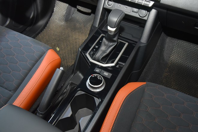 Mitsubishi Triton 2024 ra mắt Việt Nam: Giá từ 655 triệu, thêm động cơ bi-turbo, nhiều công nghệ mới đấu Ranger - Ảnh 11