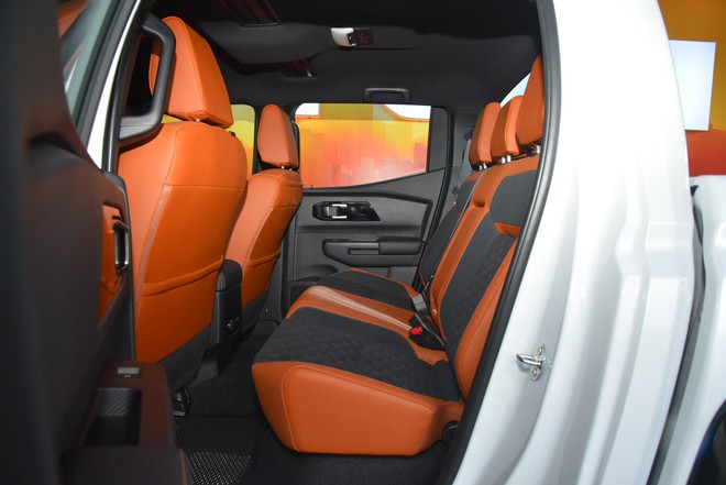 Mitsubishi Triton 2024 ra mắt Việt Nam: Giá từ 655 triệu, thêm động cơ bi-turbo, nhiều công nghệ mới đấu Ranger - Ảnh 9