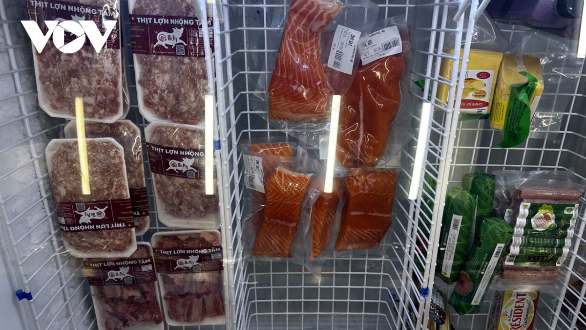 Dù giá tăng chóng mặt, thực phẩm, rau xanh tại nhiều siêu thị không còn để bán - Ảnh 6