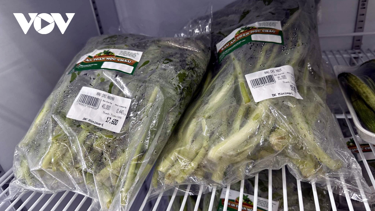 Dù giá tăng chóng mặt, thực phẩm, rau xanh tại nhiều siêu thị không còn để bán - Ảnh 7