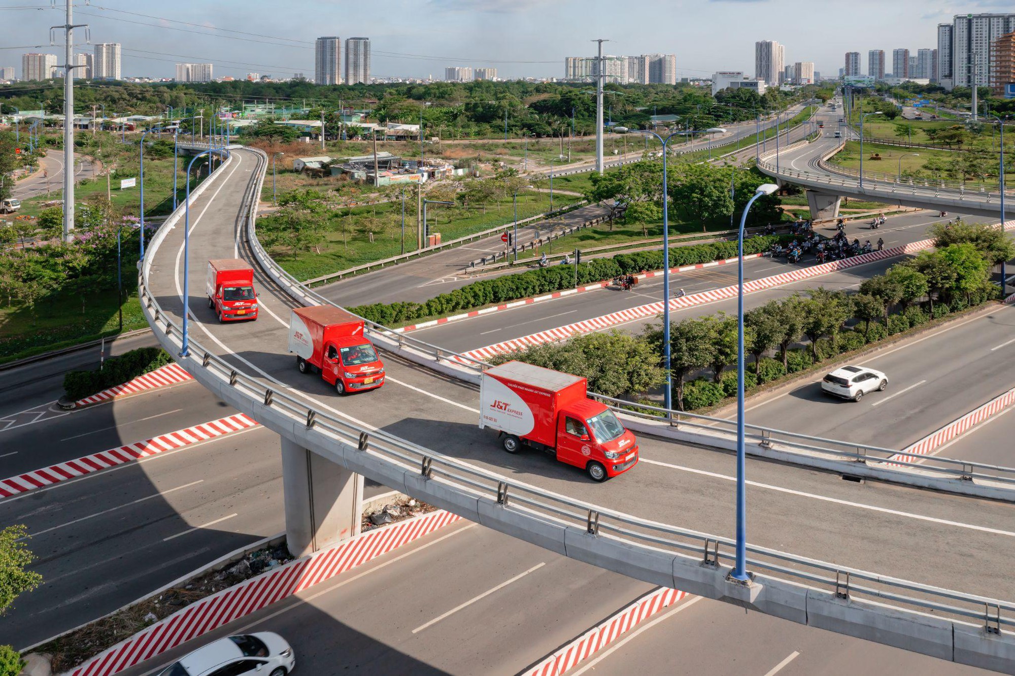 J&T Express liên tục đầu tư cho năng lực vận hành trước mùa cao điểm - Ảnh 1