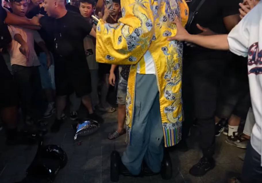 Dân mạng vẫn không ngừng bức xúc vì streamer nổi tiếng IshowSpeed bị “hét giá” 2,5 triệu đồng thuê xe thăng bằng tại phố đi bộ - Ảnh 3