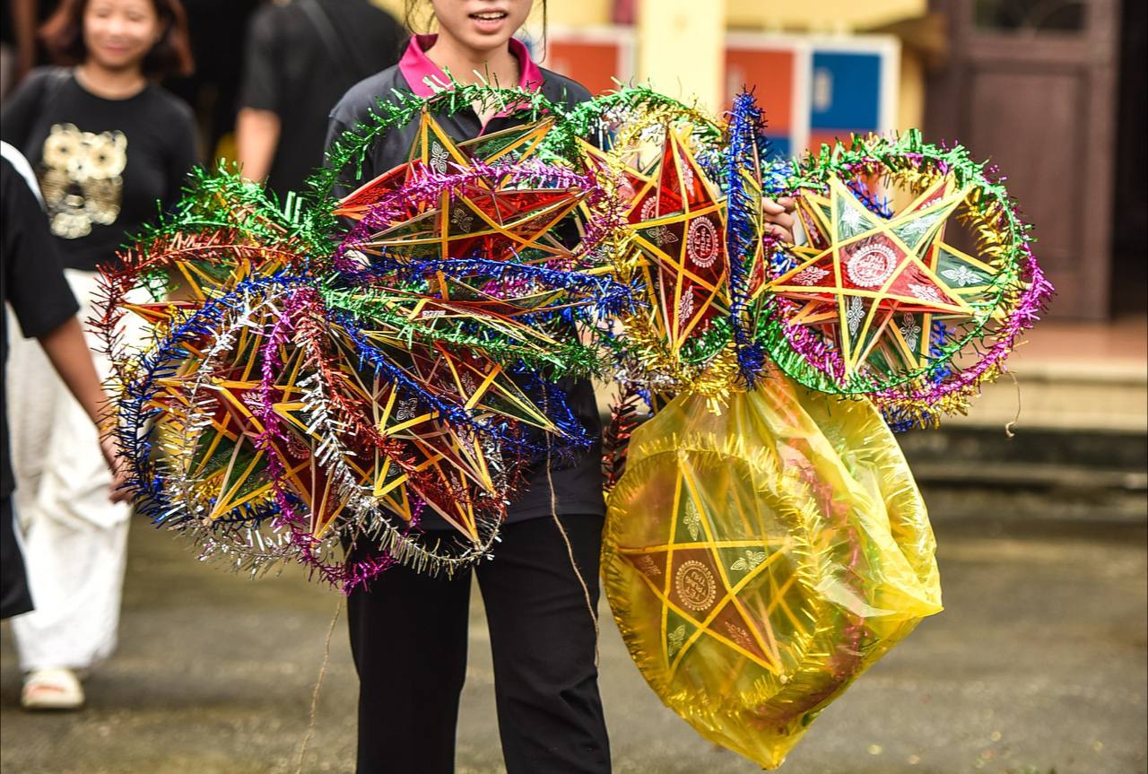 “Lồng đèn Labubu” đẹp đấy nhưng giới trẻ vẫn trung thành với lồng đèn ông sao truyền thống, lý do vì sao? - Ảnh 10