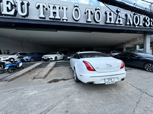 Ô tô cũ đắt khách - Ảnh 1