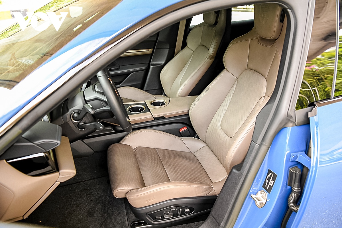 Ảnh chi tiết xe thuần điện Porsche Taycan Cross Turismo trên đường phố Việt Nam - Ảnh 14