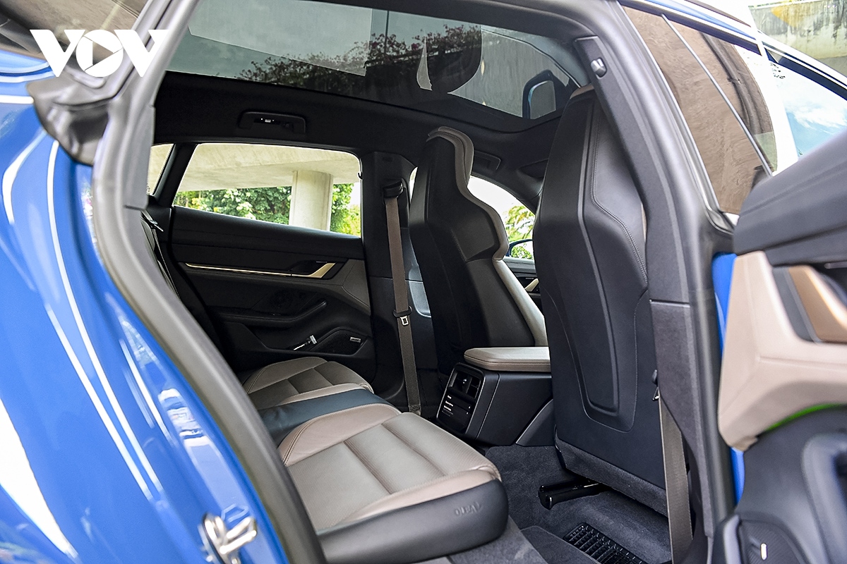 Ảnh chi tiết xe thuần điện Porsche Taycan Cross Turismo trên đường phố Việt Nam - Ảnh 16