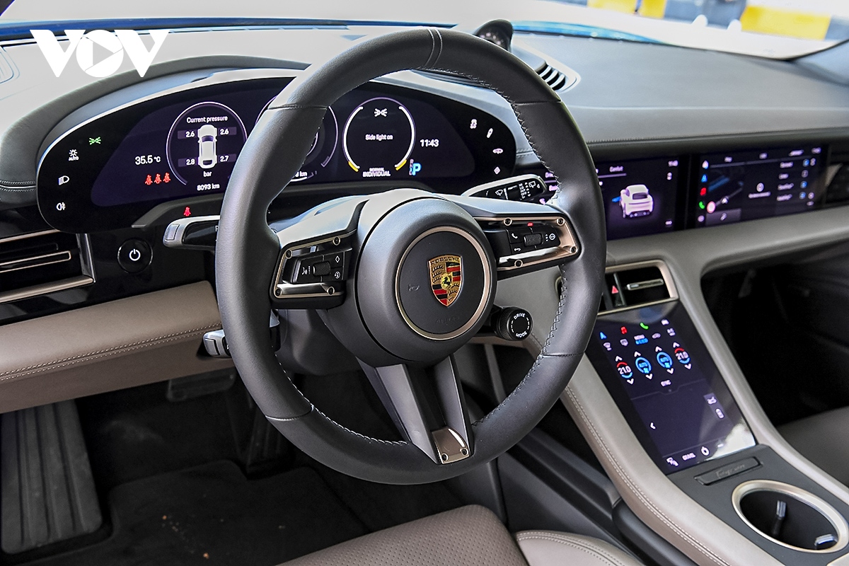 Ảnh chi tiết xe thuần điện Porsche Taycan Cross Turismo trên đường phố Việt Nam - Ảnh 12