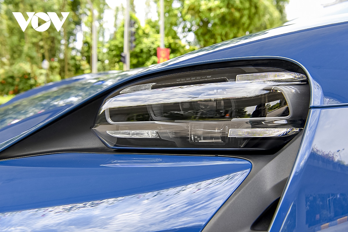 Ảnh chi tiết xe thuần điện Porsche Taycan Cross Turismo trên đường phố Việt Nam - Ảnh 6