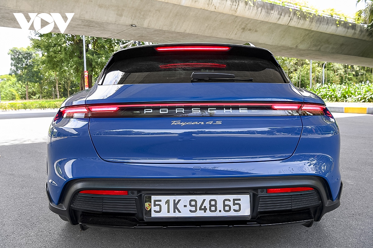 Ảnh chi tiết xe thuần điện Porsche Taycan Cross Turismo trên đường phố Việt Nam - Ảnh 8