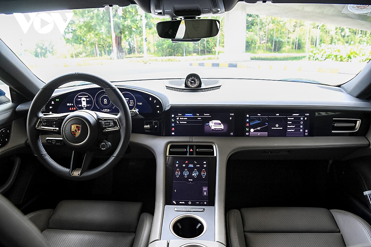 Ảnh chi tiết xe thuần điện Porsche Taycan Cross Turismo trên đường phố Việt Nam - Ảnh 10