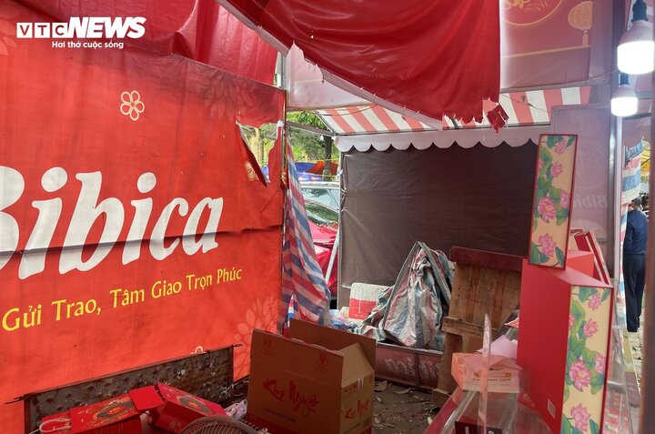 Quầy hàng vặn vẹo sau siêu bão, tiếu thương bán bánh trung 'méo mặt' vì ế hàng - Ảnh 1