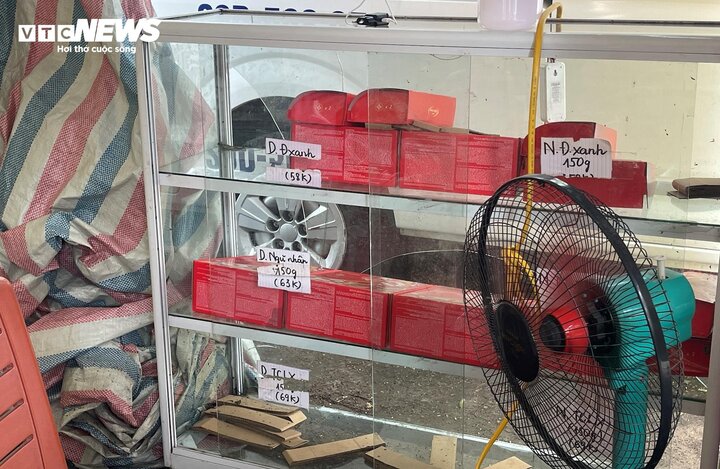 Quầy hàng vặn vẹo sau siêu bão, tiếu thương bán bánh trung 'méo mặt' vì ế hàng - Ảnh 4