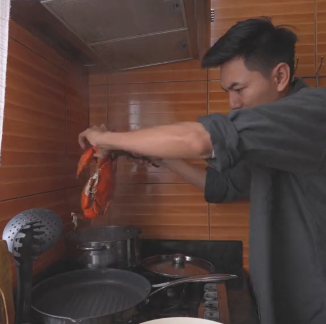 Khoai Lang Thang khiến dân tình "nghi ngờ" khi nói cua biển châu Phi 65k/kg mà ngon như cua Cà Mau - Ảnh 6