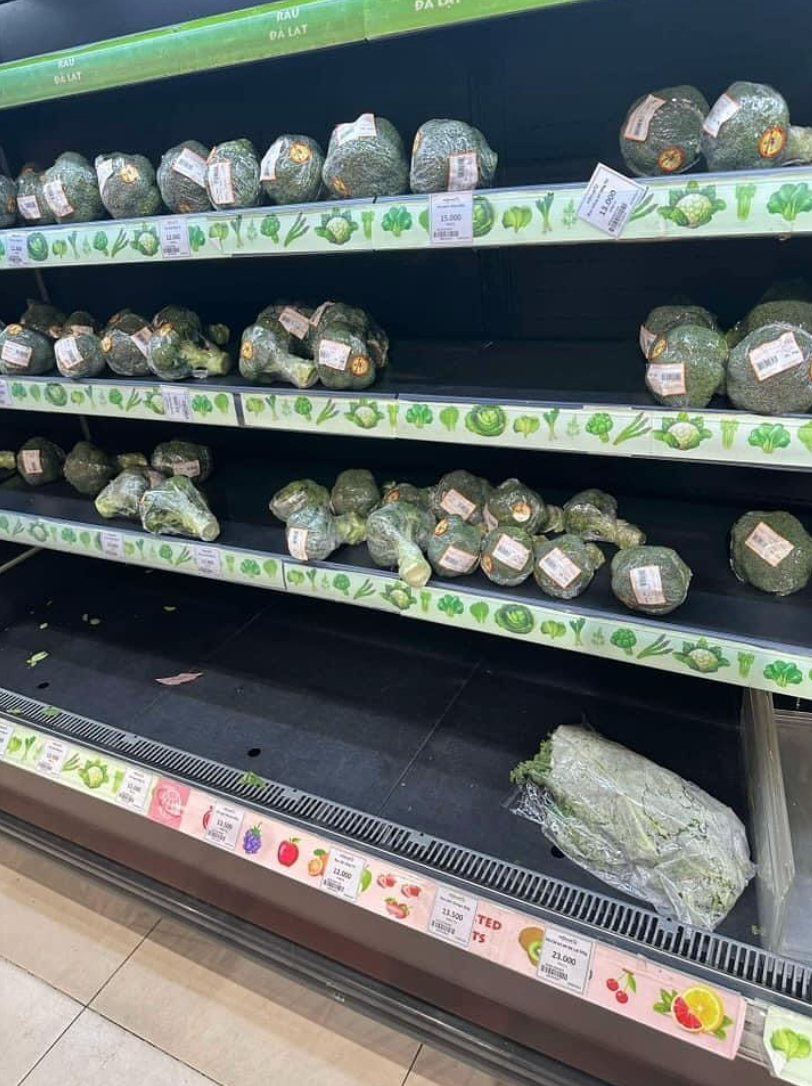 Tiếp tục có 1 loại quả bị "bỏ rơi" giữa siêu thị Hà Nội, dân mạng nhìn là biết ngay lý do - Ảnh 5