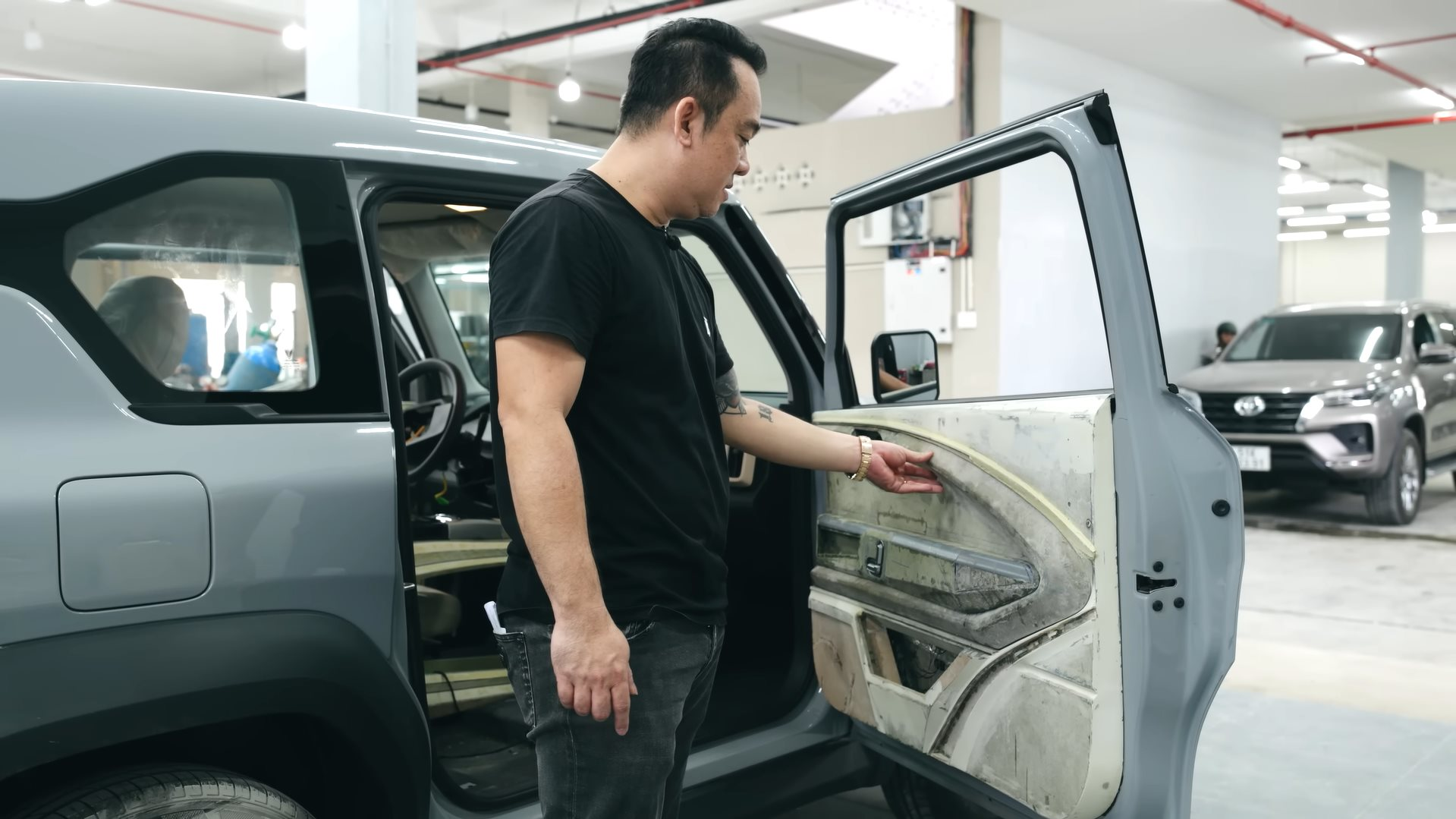 "Pháp sư" Mr Xuân Hoàn nhá hàng VinFast VF 3 bản nâng cấp: lột xác thành tiểu Defender, bộ mâm trên thế giới không có cái thứ 2 - Ảnh 6