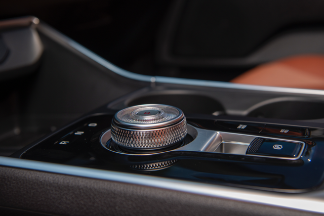 Kia Carnival 2024 ra mắt Việt Nam: 4 phiên bản giá từ 1,299 tỷ, chỉ còn máy dầu, cải tiến tiện nghi, nâng cao ADAS - Ảnh 27