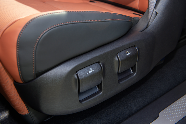 Kia Carnival 2024 ra mắt Việt Nam: 4 phiên bản giá từ 1,299 tỷ, chỉ còn máy dầu, cải tiến tiện nghi, nâng cao ADAS - Ảnh 28