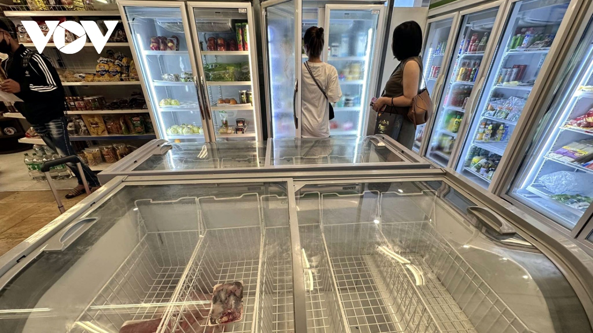 Dù giá tăng chóng mặt, thực phẩm, rau xanh tại nhiều siêu thị không còn để bán - Ảnh 12