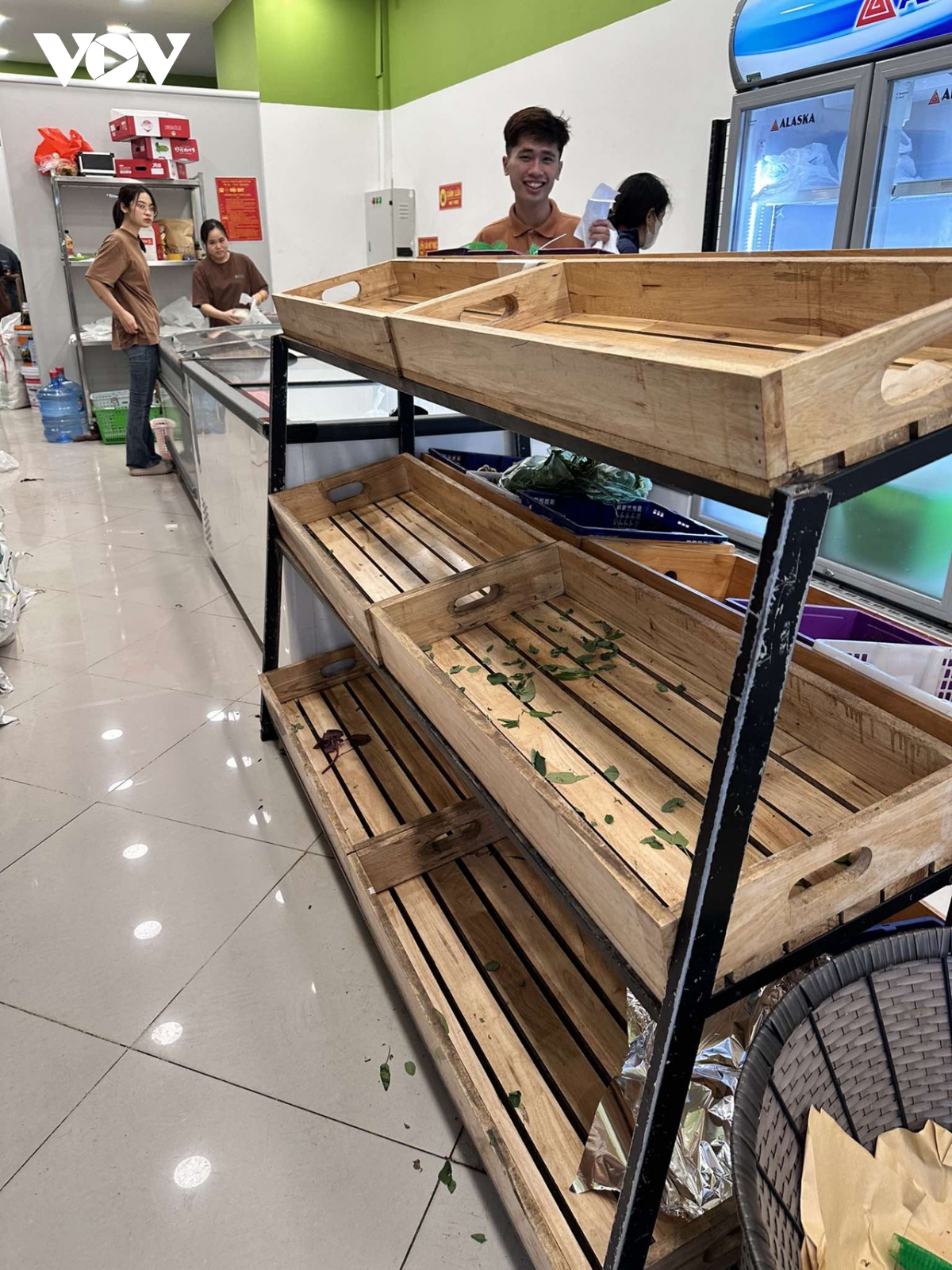 Dù giá tăng chóng mặt, thực phẩm, rau xanh tại nhiều siêu thị không còn để bán - Ảnh 11