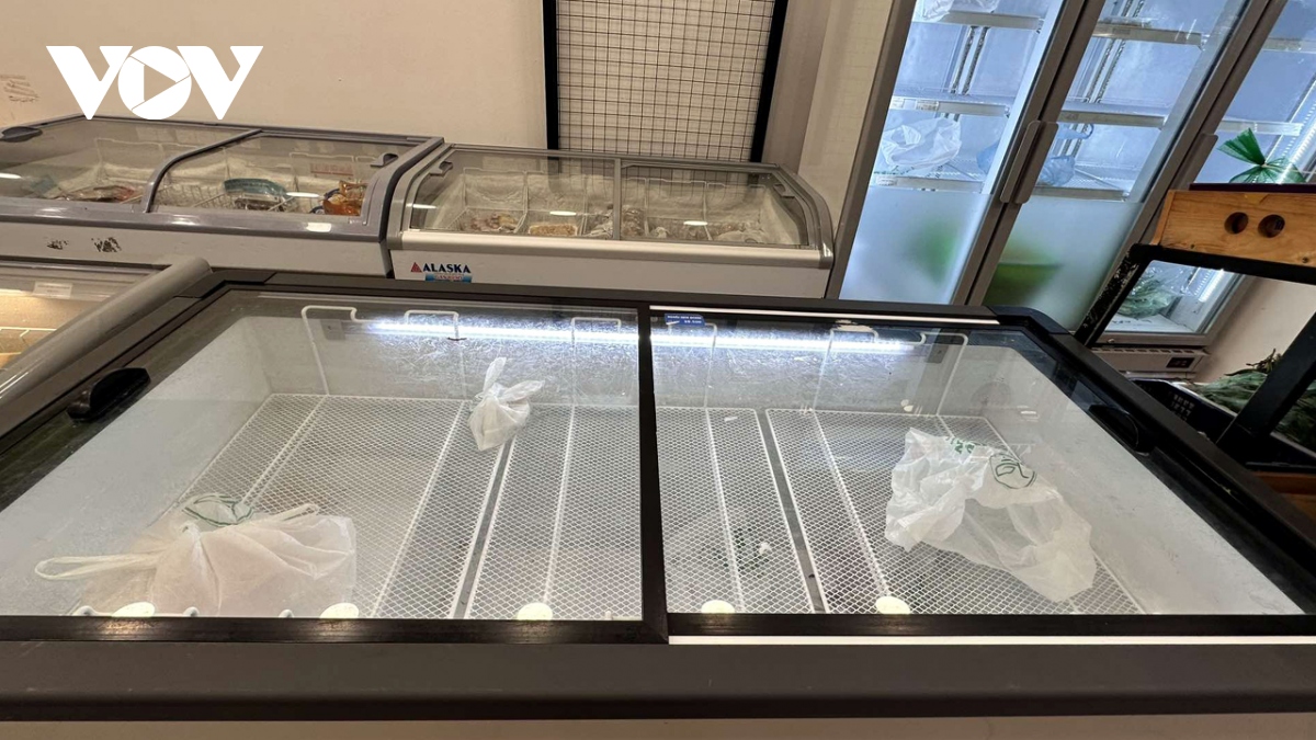 Dù giá tăng chóng mặt, thực phẩm, rau xanh tại nhiều siêu thị không còn để bán - Ảnh 10