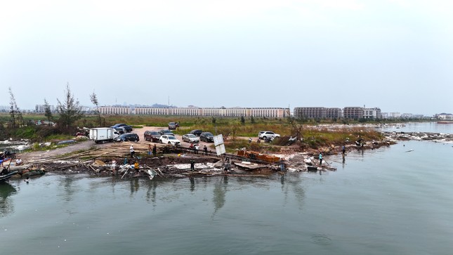 Nghề 'hot' sau bão ở Hạ Long, ngồi chơi cũng kiếm tiền triệu - Ảnh 14