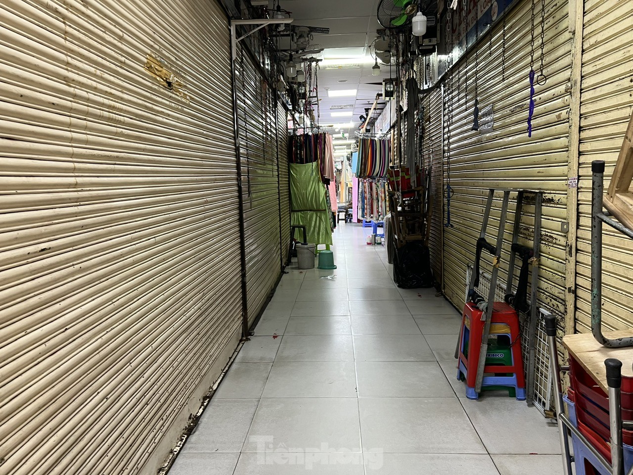 Cảnh đìu hiu lạ thường tại chợ truyền thống ở TPHCM dịp lễ - Ảnh 5