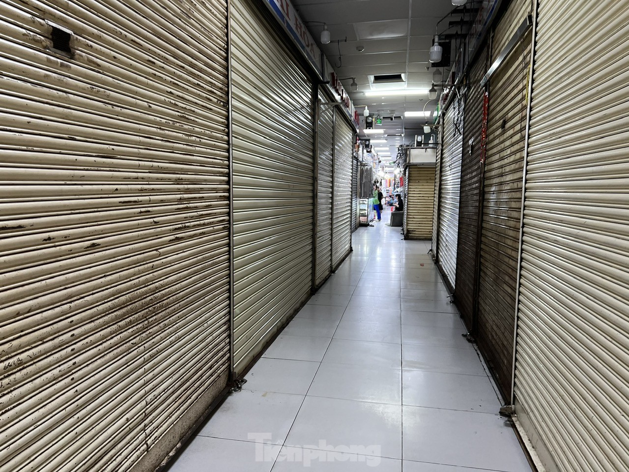 Cảnh đìu hiu lạ thường tại chợ truyền thống ở TPHCM dịp lễ - Ảnh 6