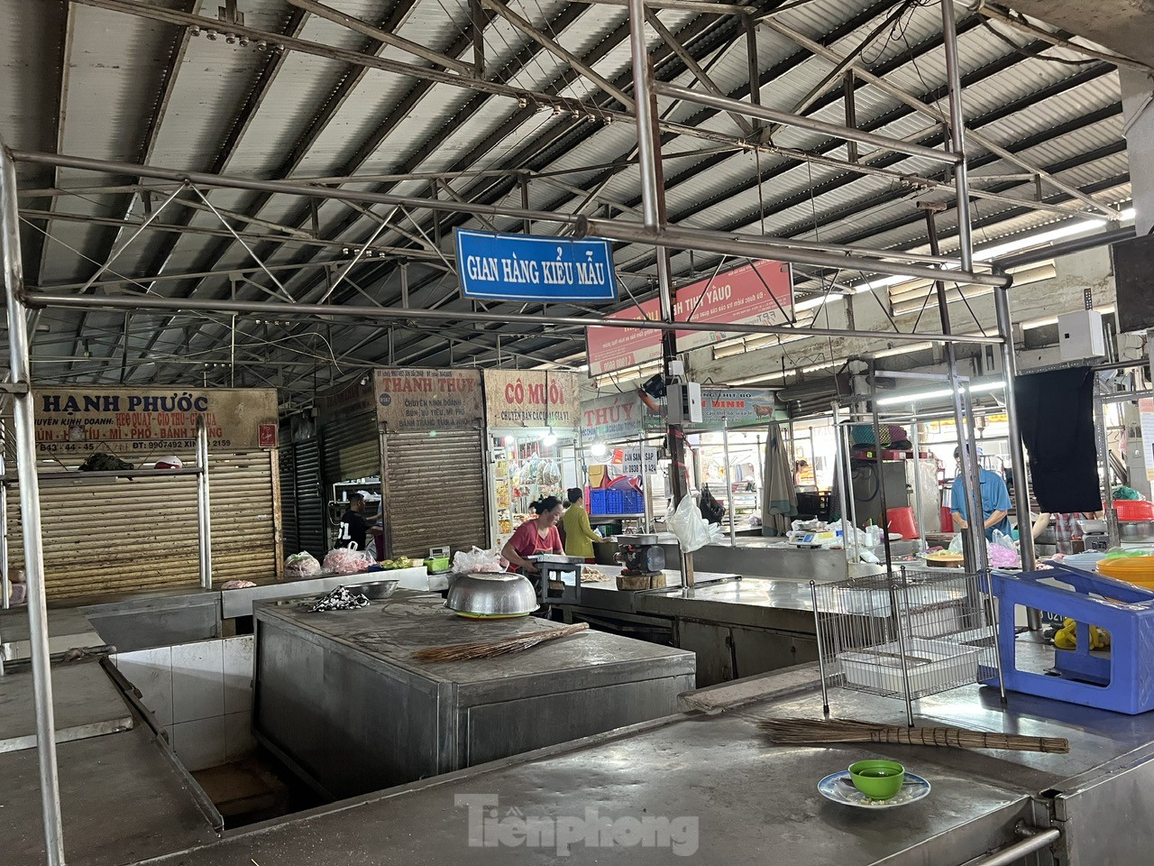 Cảnh đìu hiu lạ thường tại chợ truyền thống ở TPHCM dịp lễ - Ảnh 8