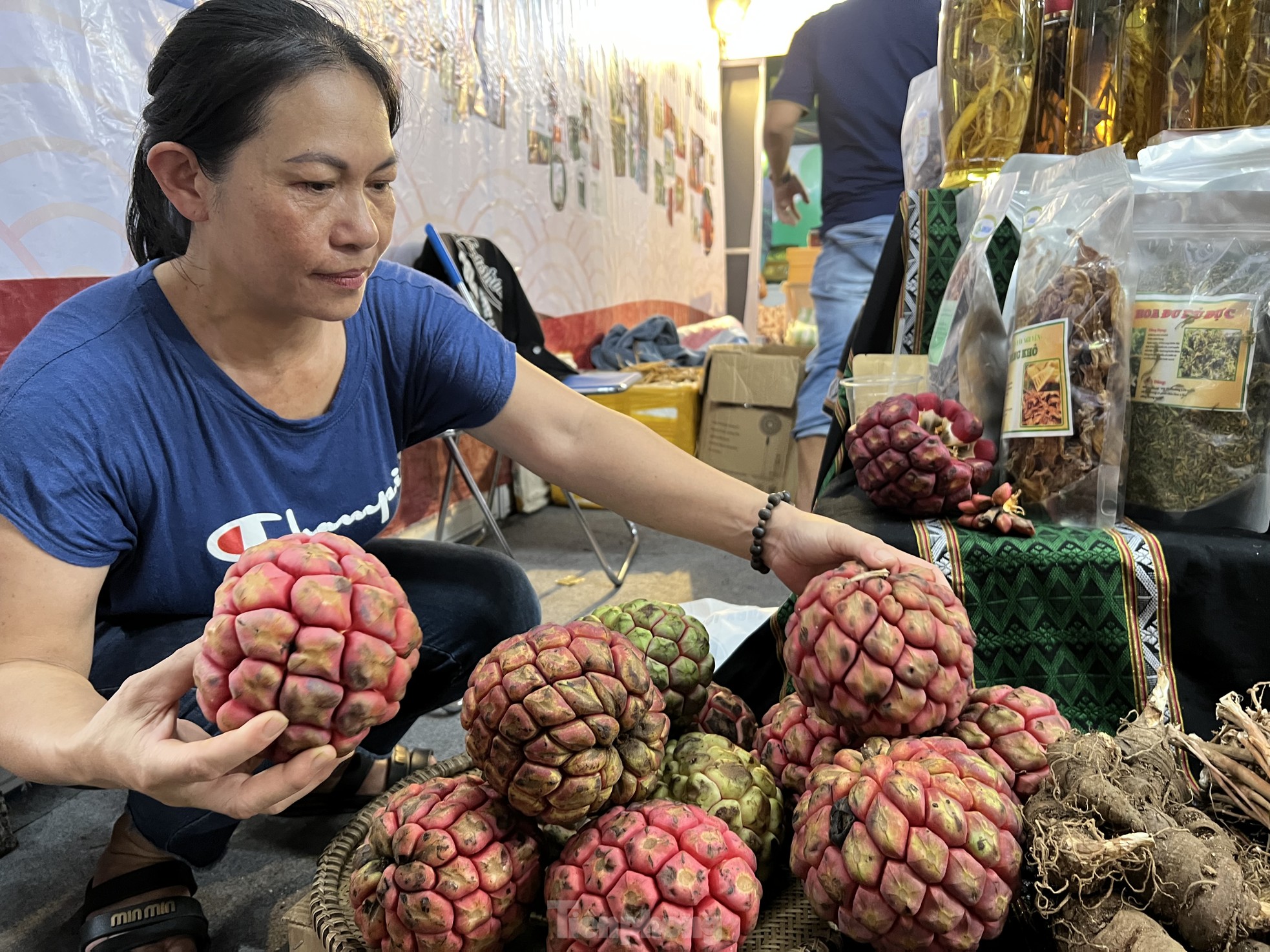 Bất ngờ na khổng lồ giá 200.000 đồng/quả - Ảnh 2