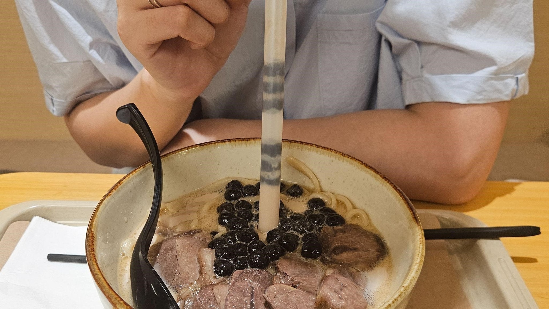 Thử ăn mỳ trà sữa trân châu Yu Tang 100k/bát đang xôn xao cõi mạng: có khó ăn như nhiều người phỏng đoán? - Ảnh 3