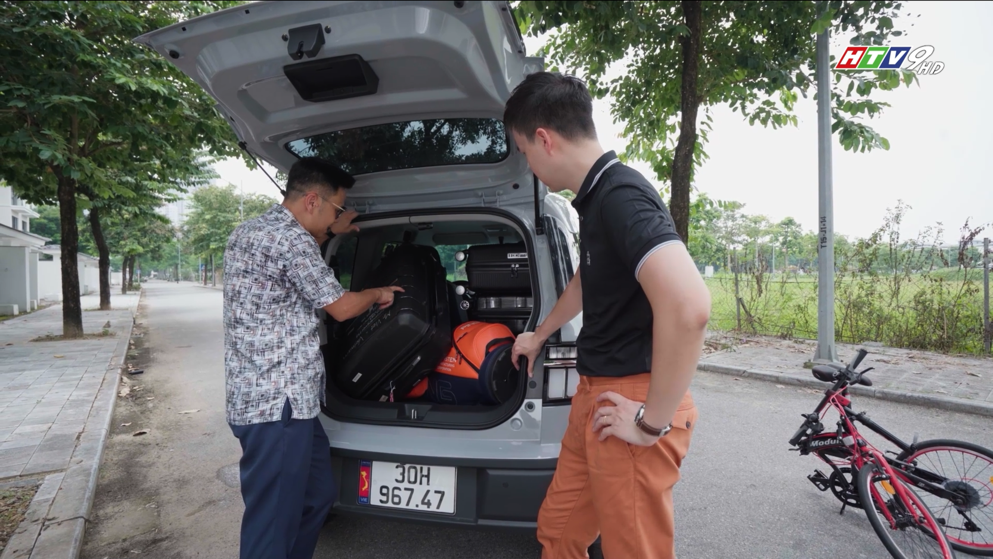 [Trên Ghế 11] Nhồi bộ golf, 4 vali, xe đạp gấp và nhiều người lớn vào VinFast VF 3 và kết quả… - Ảnh 7