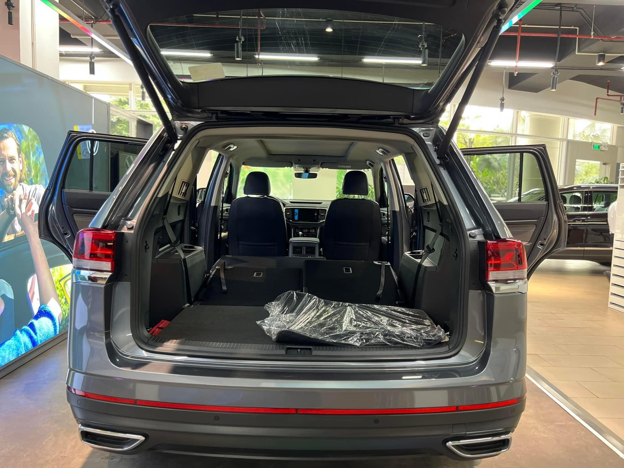 Volkswagen Teramont giảm tới hơn 500 triệu tại đại lý: Xuống dưới mốc 2 tỷ, 'mềm' hơn giá thực tế của Explorer - Ảnh 8