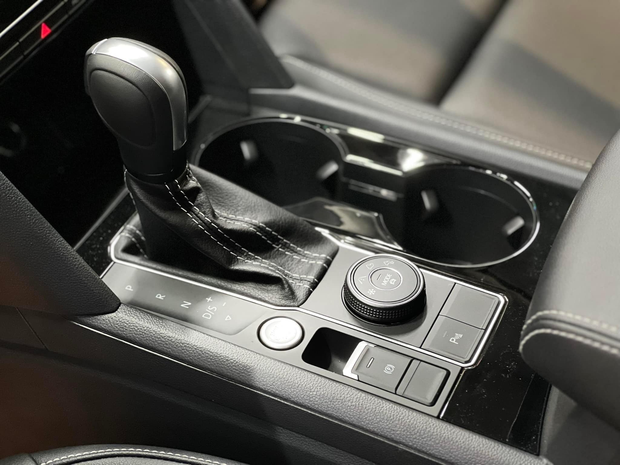 Volkswagen Teramont giảm tới hơn 500 triệu tại đại lý: Xuống dưới mốc 2 tỷ, 'mềm' hơn giá thực tế của Explorer - Ảnh 6