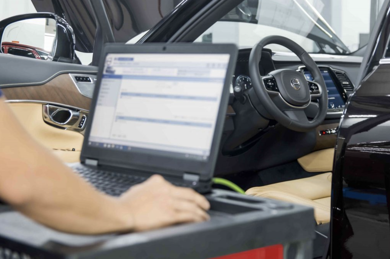 ‘Nuôi’ xe sang ở Việt Nam tốn tiền là chuyện xưa rồi: Các hãng đang chạy đua dịch vụ, bảo dưỡng rẻ hơn xe phổ thông - Ảnh 5