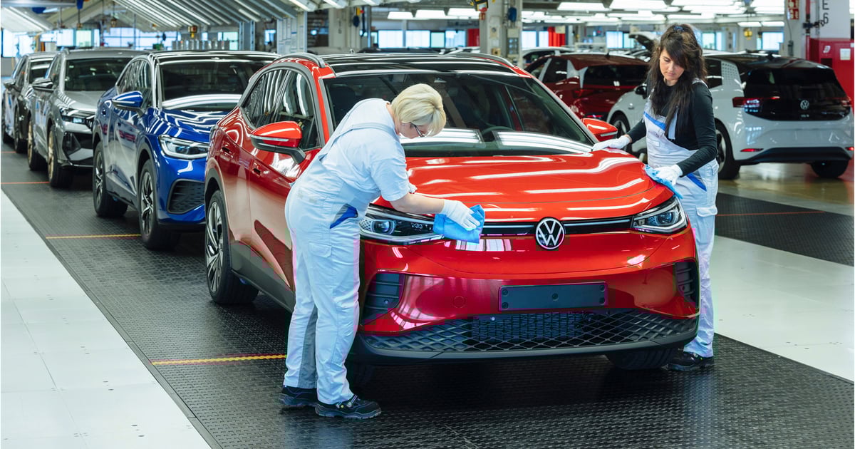 Volkswagen lao đao dù lớn hàng top thế giới: Sếp hãng cảnh báo chỉ còn 1 năm để thay đổi, tránh phá sản - Ảnh 1