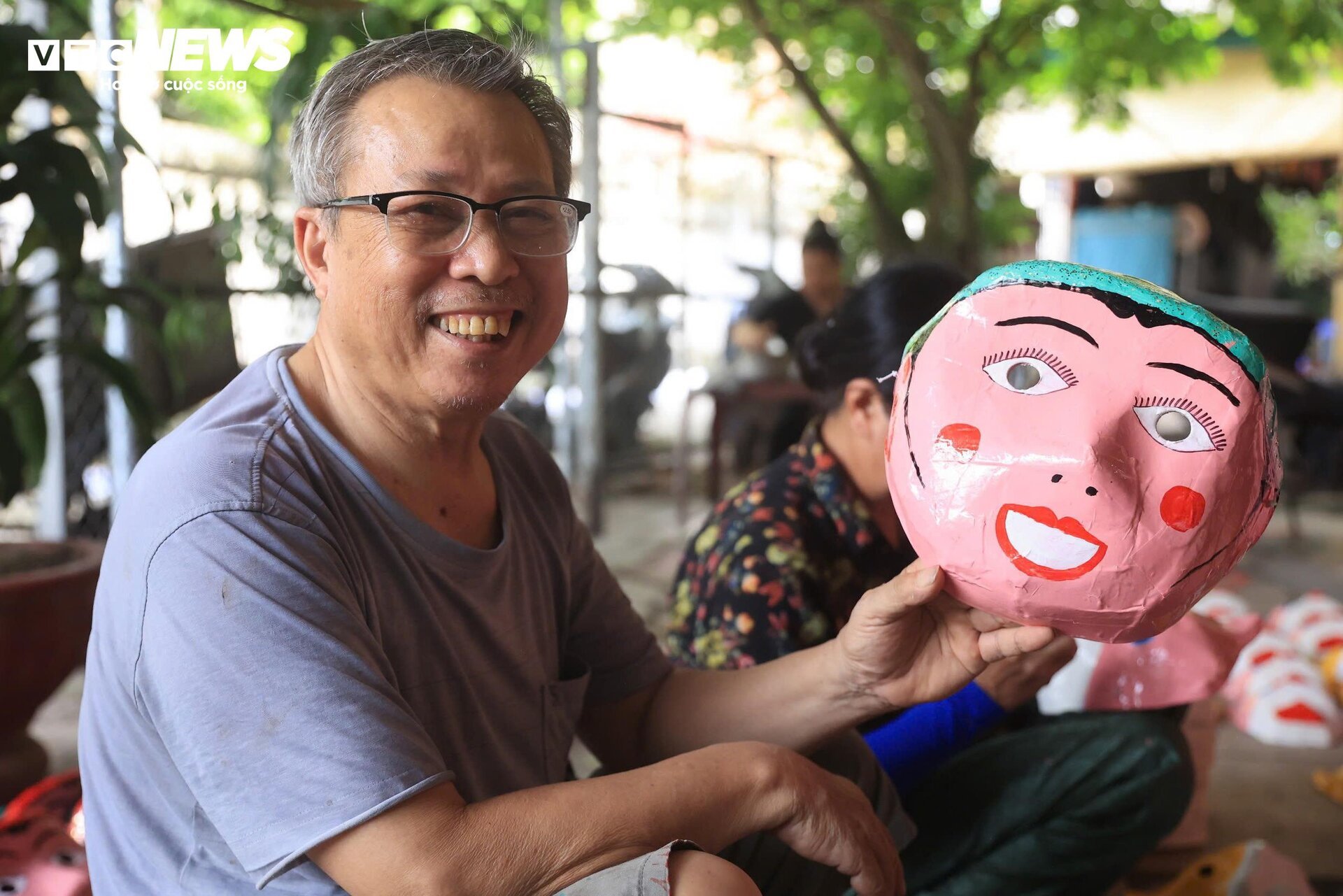 Tất bật sản xuất hàng nghìn mặt nạ giấy bồi cho Tết Trung thu - Ảnh 4