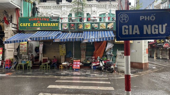 Chợ nhà giàu phố cổ ế khách, bất ngờ giá thực phẩm trong siêu bão - Ảnh 4