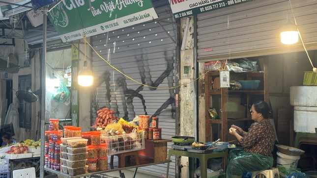 Chợ nhà giàu phố cổ ế khách, bất ngờ giá thực phẩm trong siêu bão - Ảnh 9