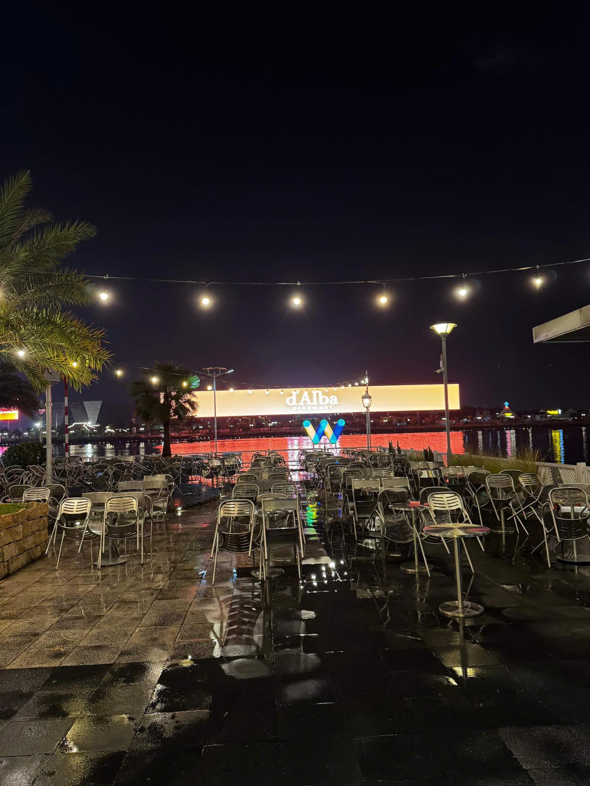 Chi nhánh của KATINAT Sài Gòn thưa thớt khách sau chuyện trích 1.000 đồng/1 ly nước, đến cửa hàng có vị trí đắc địa nhất cũng cực vắng khách - Ảnh 12