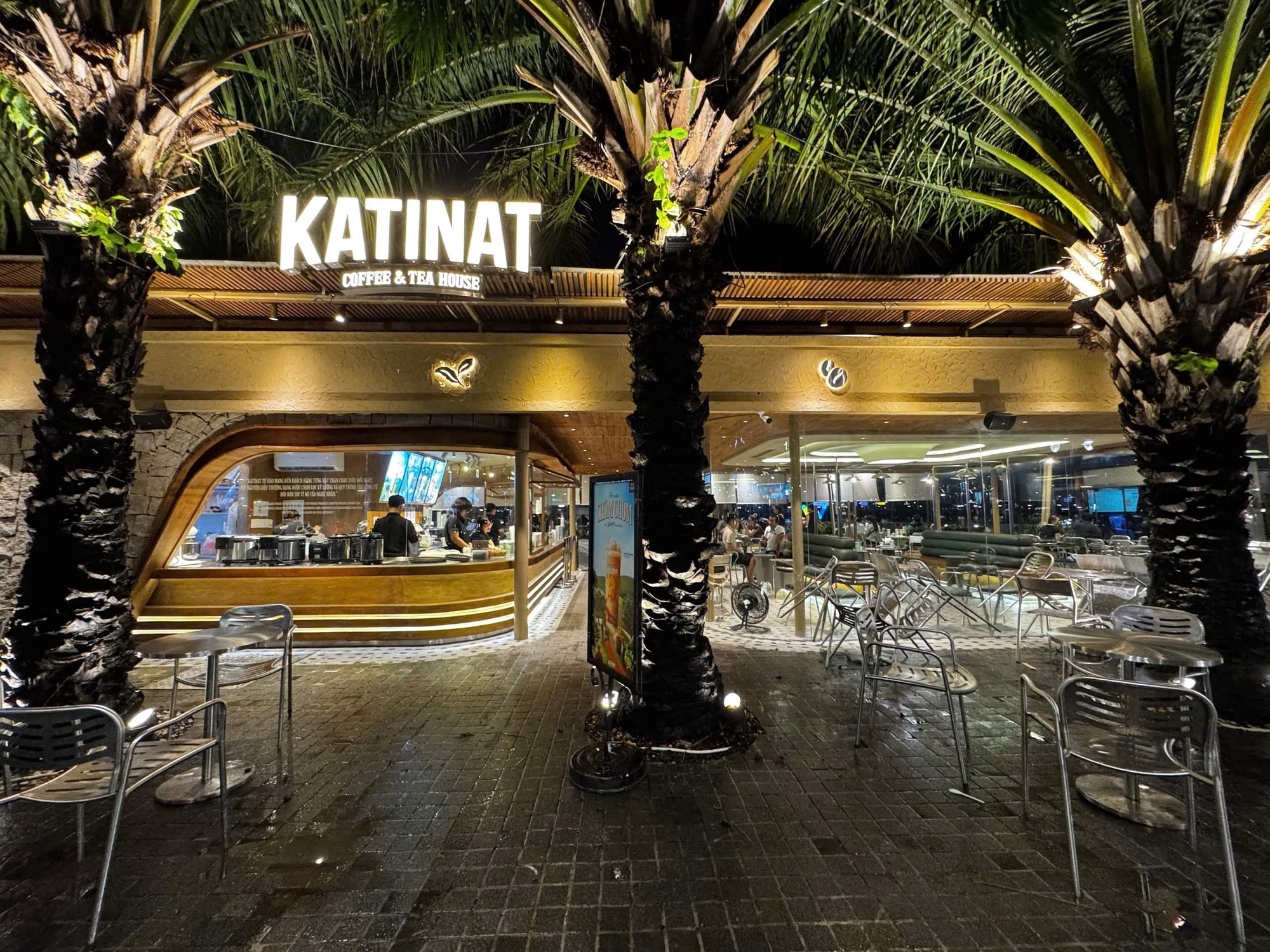 Chi nhánh của KATINAT Sài Gòn thưa thớt khách sau chuyện trích 1.000 đồng/1 ly nước, đến cửa hàng có vị trí đắc địa nhất cũng cực vắng khách - Ảnh 10