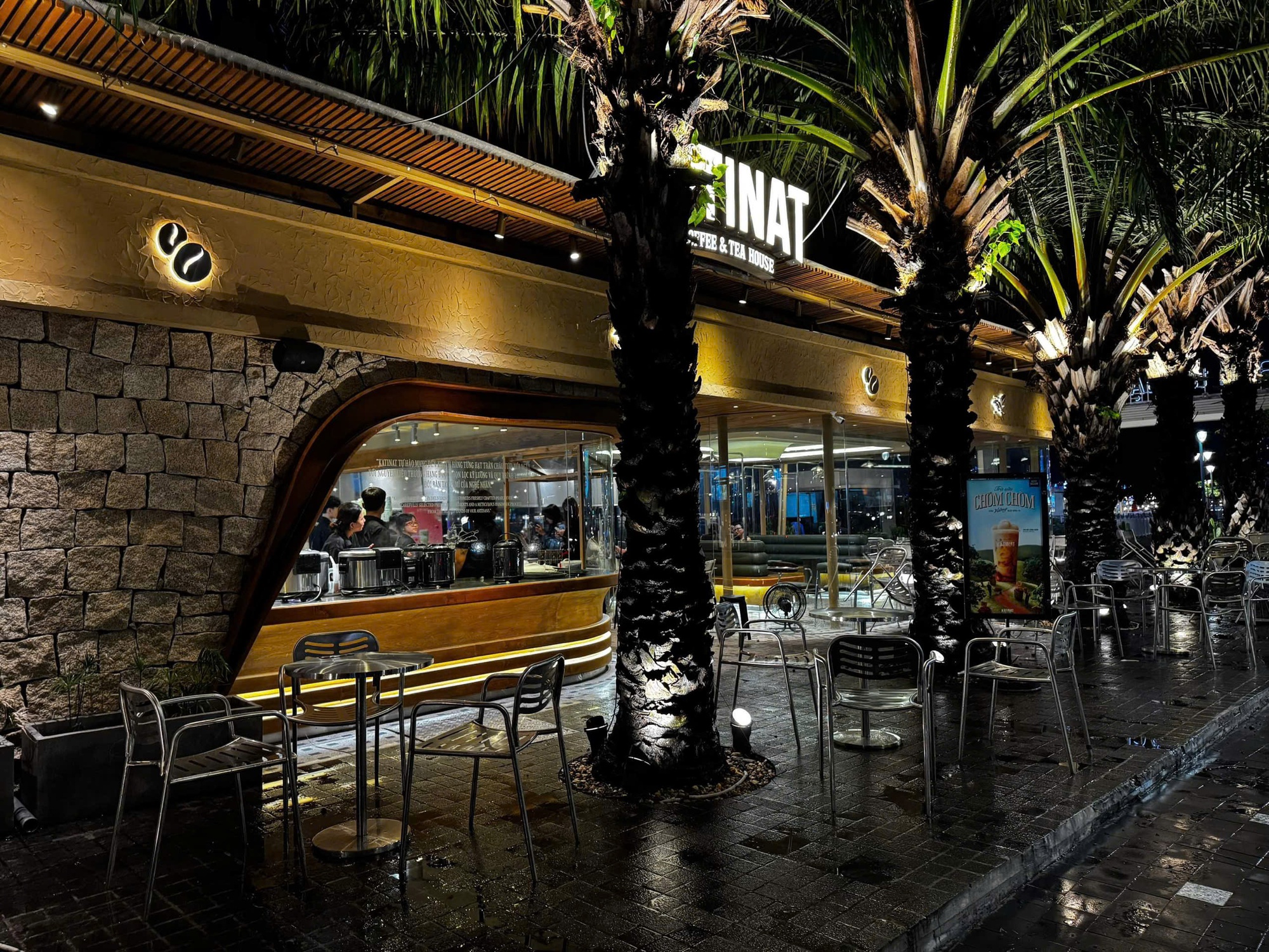 Chi nhánh của KATINAT Sài Gòn thưa thớt khách sau chuyện trích 1.000 đồng/1 ly nước, đến cửa hàng có vị trí đắc địa nhất cũng cực vắng khách - Ảnh 11